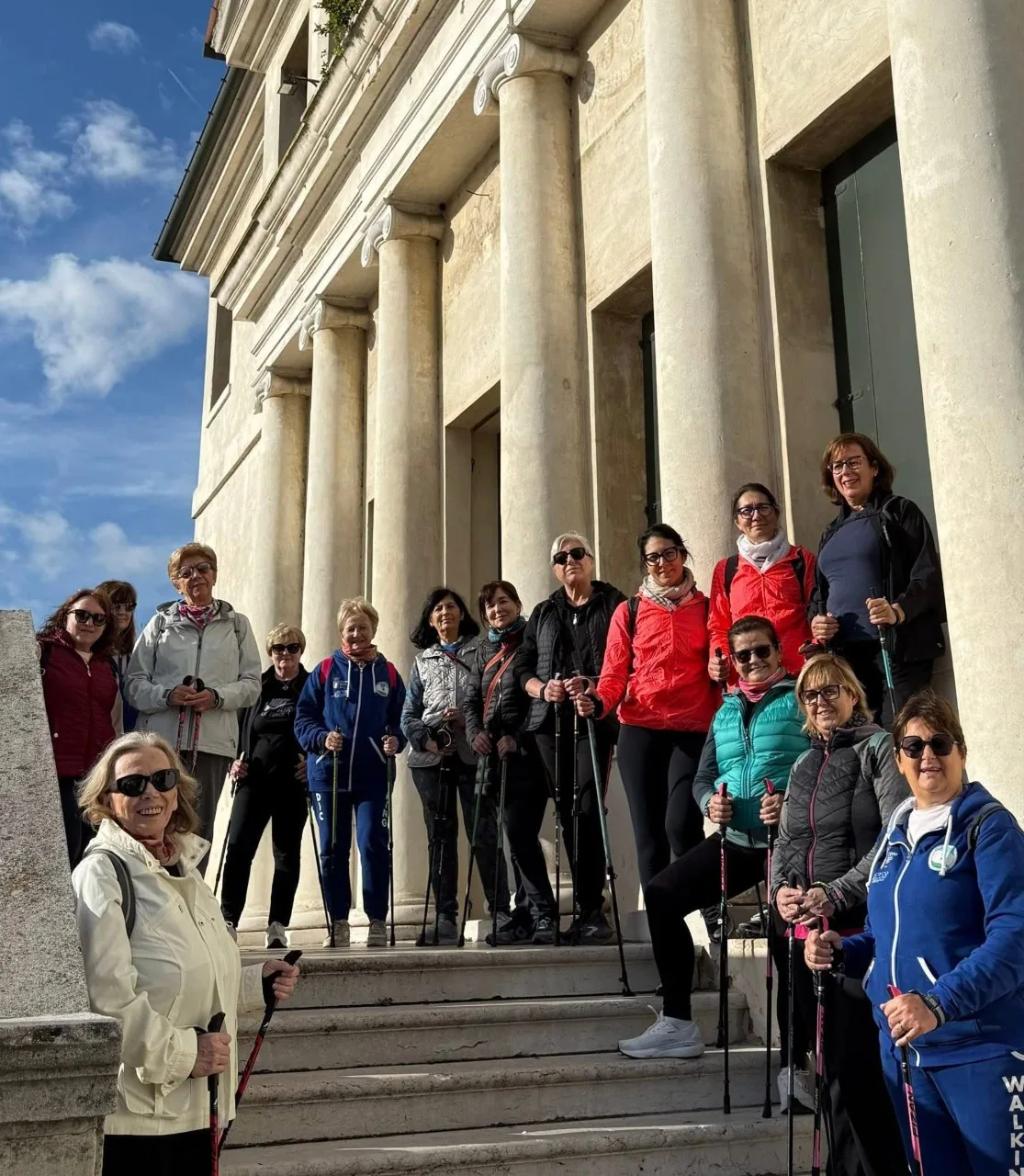 allenamento di nordic walking e promozione prodotto tipico Scacco