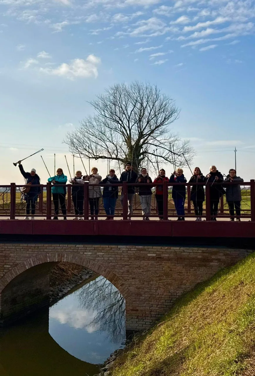 allenamento di nordic walking e promozione prodotto tipico Scacco