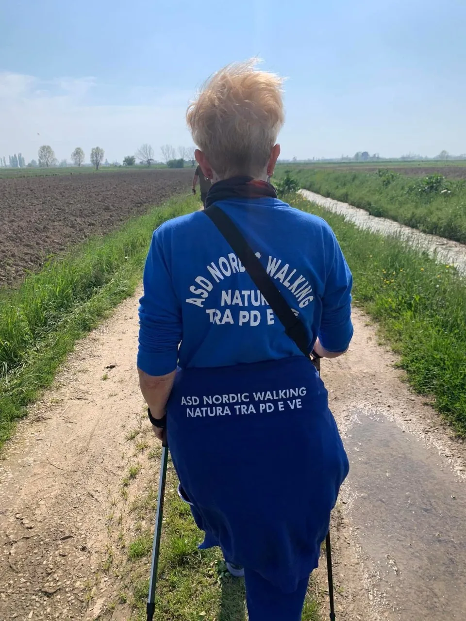 allenamento di nordic walking e promozione prodotto tipico Scacco